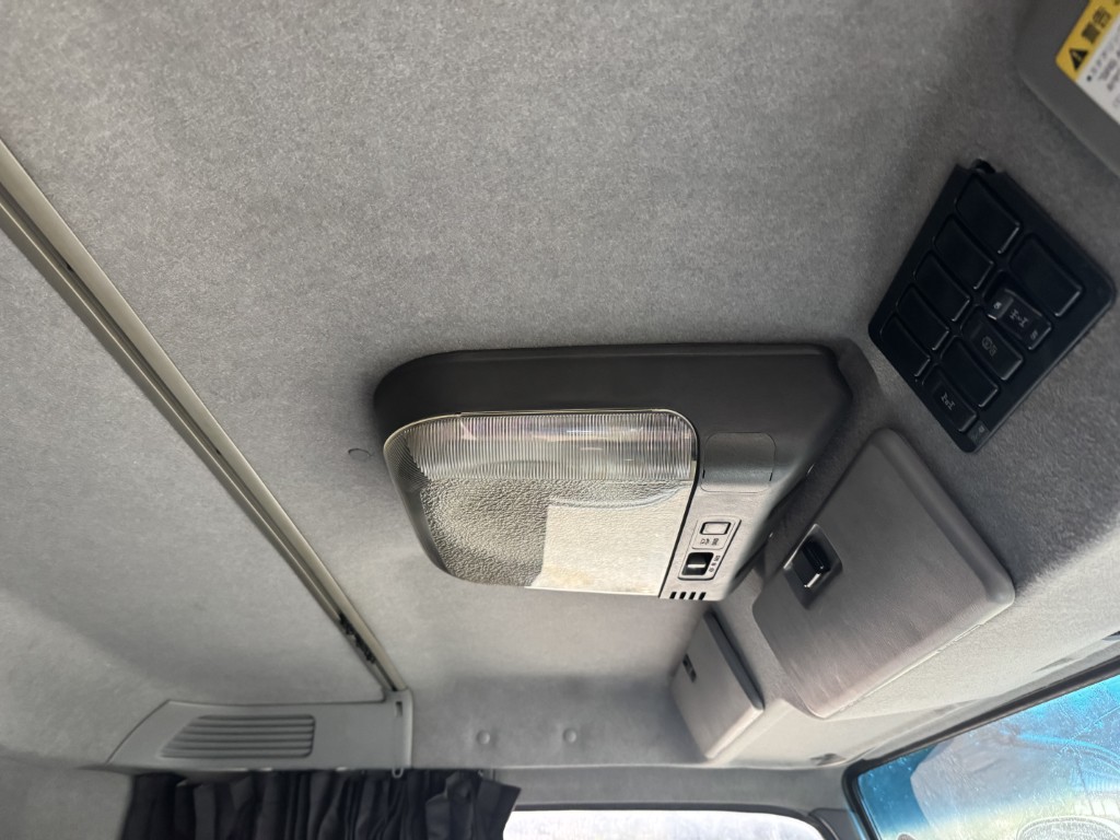 4軸低床エアサス4段ブームアルミ平タダノラジコンF7|中古トラックの販売・買取・査定のアイナビ