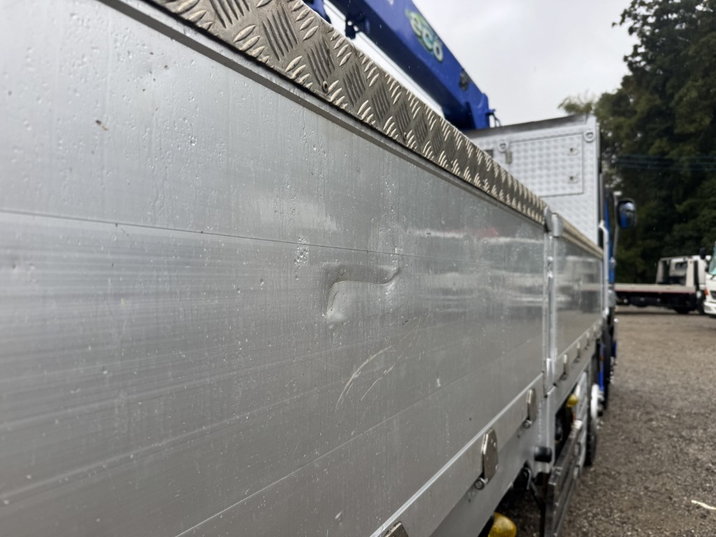 4軸低床エアサス4段ブームアルミ平タダノラジコンF7|中古トラックの販売・買取・査定のアイナビ