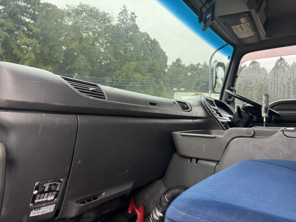 4軸低床エアサス4段ブームアルミ平タダノラジコンF7|中古トラックの販売・買取・査定のアイナビ