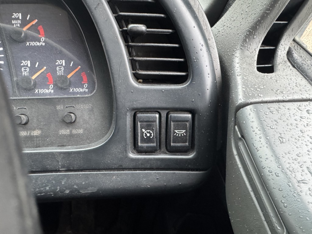 4軸低床エアサス4段ブームアルミ平タダノラジコンF7|中古トラックの販売・買取・査定のアイナビ