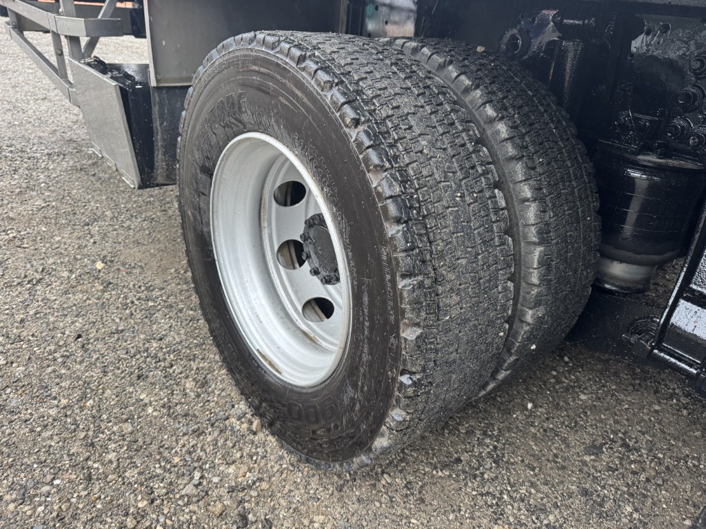 4軸低床エアサス4段ブームアルミ平タダノラジコンF7|中古トラックの販売・買取・査定のアイナビ