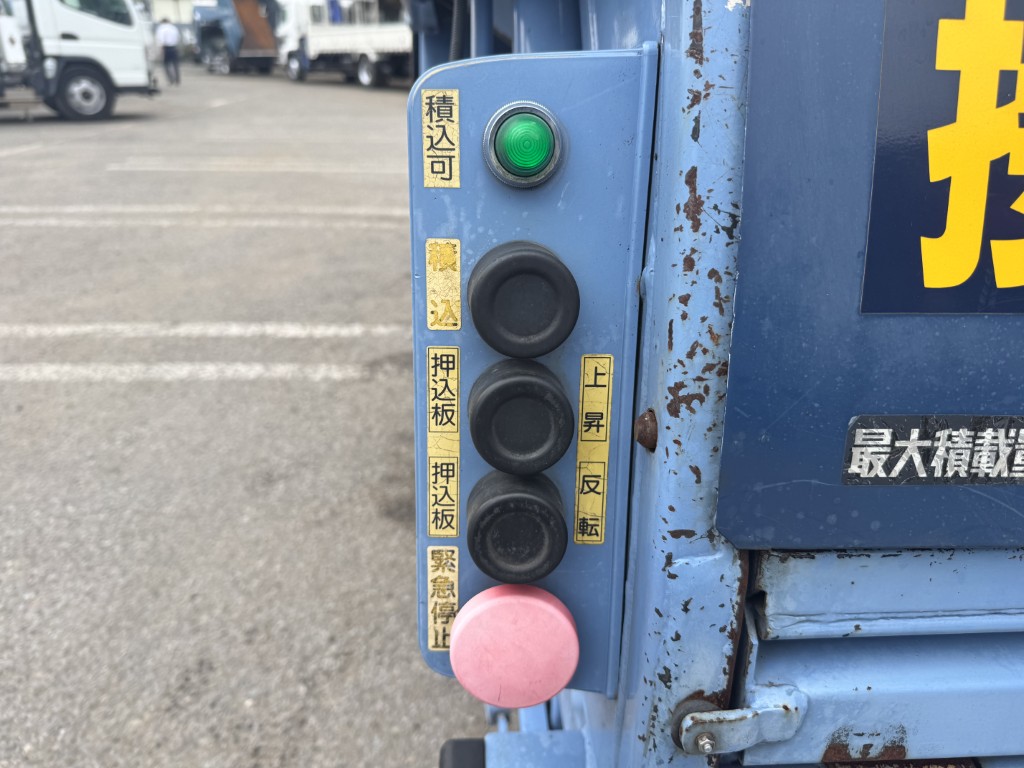 プレスパッカー極東4.3立米連続スイッチ|中古トラックの販売・買取・査定のアイナビ