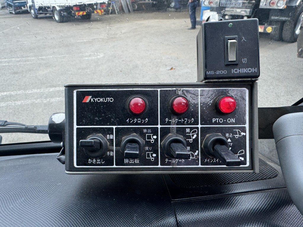 プレスパッカー極東4.3立米連続スイッチ|中古トラックの販売・買取・査定のアイナビ