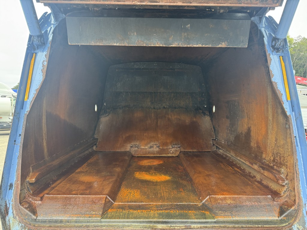 プレスパッカー極東4.3立米連続スイッチ|中古トラックの販売・買取・査定のアイナビ