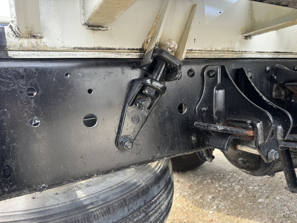 新明和 LSE40-40F サブエンジン式 前後散水|中古トラックの販売・買取・査定のアイナビ