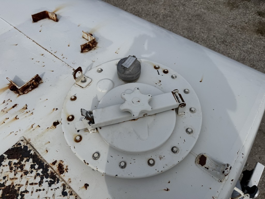 新明和 LSE40-40F サブエンジン式 前後散水|中古トラックの販売・買取・査定のアイナビ