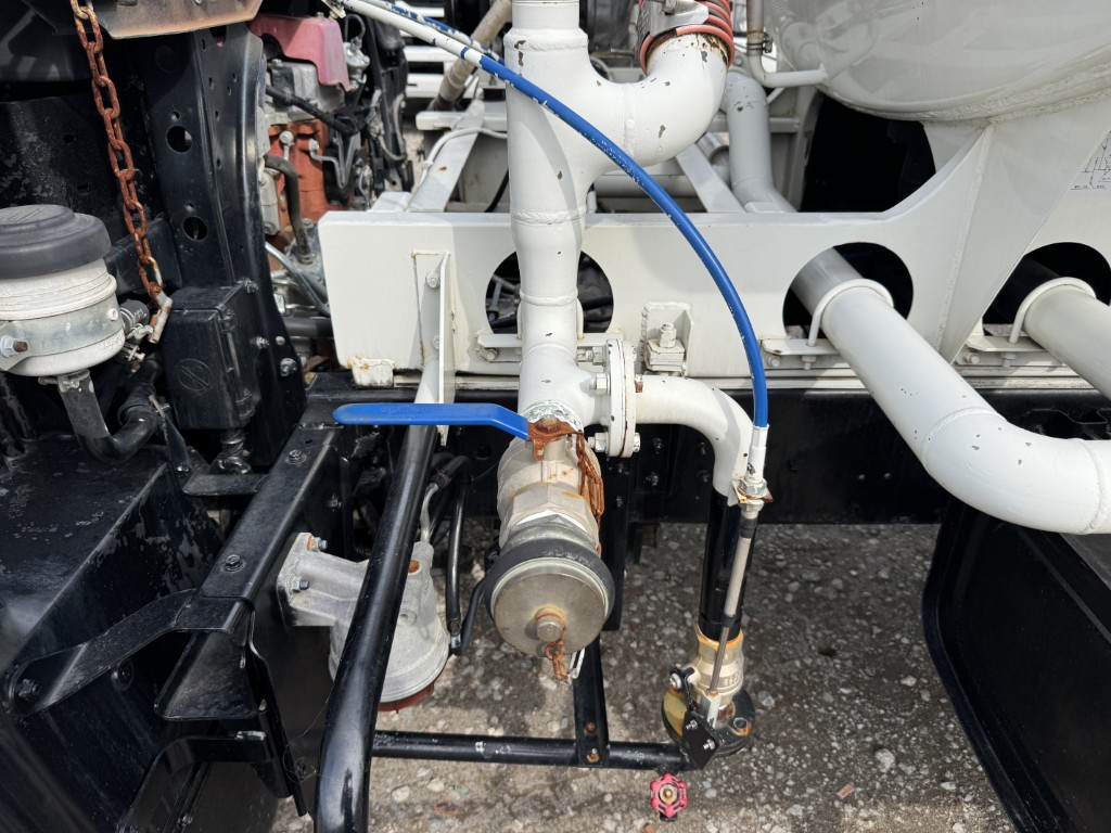 新明和 LSE40-40F サブエンジン式 前後散水|中古トラックの販売・買取・査定のアイナビ