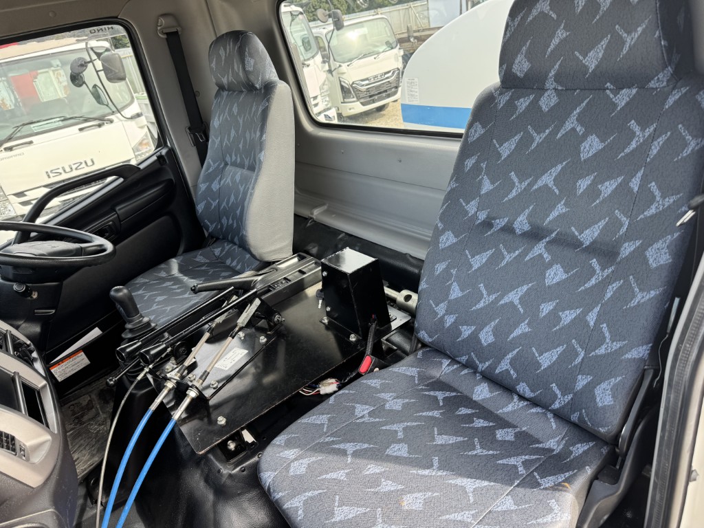 新明和 LSE40-40F サブエンジン式 前後散水|中古トラックの販売・買取・査定のアイナビ