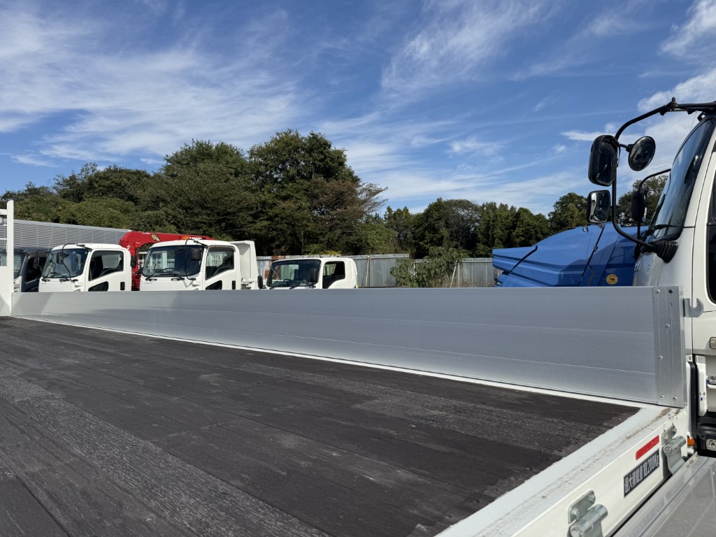 ワイド4段アルミ平ラジコン角足ユニック7.8m未使用|中古トラックの販売・買取・査定のアイナビ