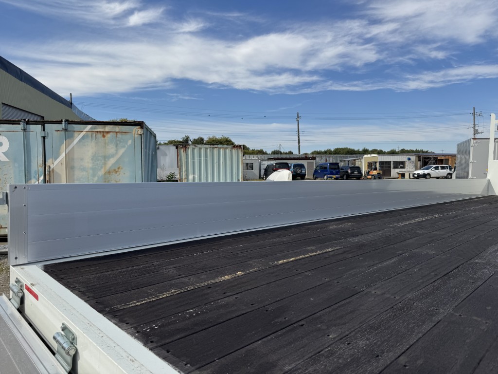 ワイド4段アルミ平ラジコン角足ユニック7.8m未使用|中古トラックの販売・買取・査定のアイナビ