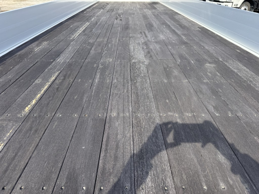 ワイド4段アルミ平ラジコン角足ユニック7.8m未使用|中古トラックの販売・買取・査定のアイナビ