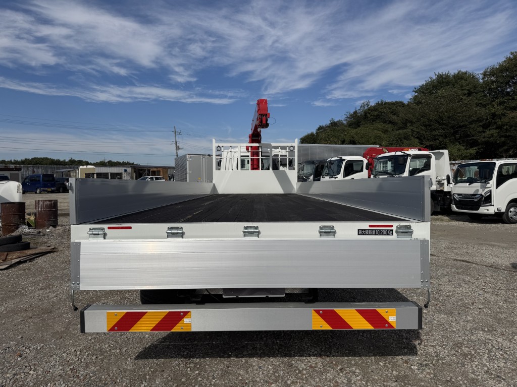 ワイド4段アルミ平ラジコン角足ユニック7.8m未使用|中古トラックの販売・買取・査定のアイナビ