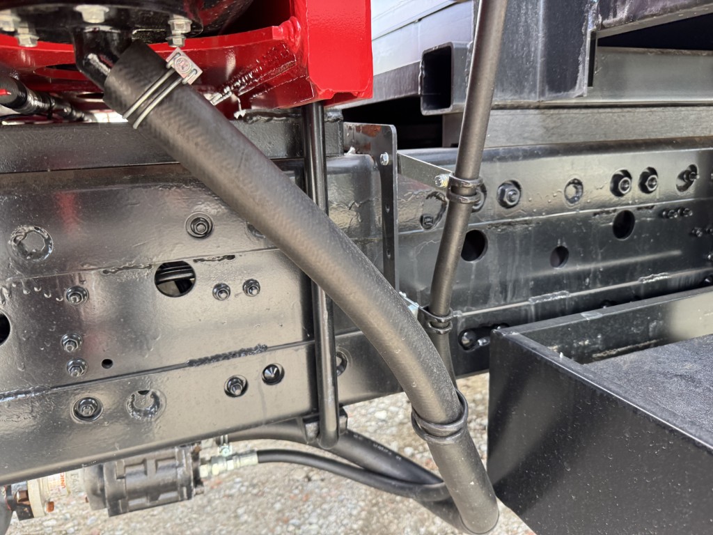 ワイド4段アルミ平ラジコン角足ユニック7.8m未使用|中古トラックの販売・買取・査定のアイナビ