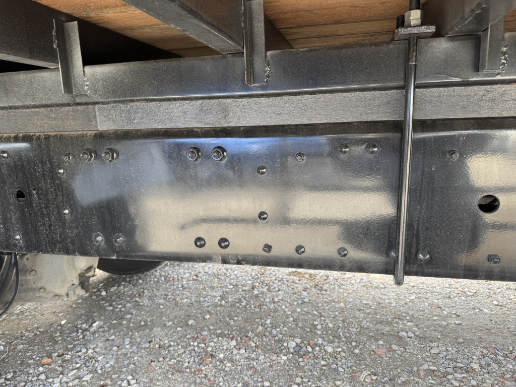 ワイド4段アルミ平ラジコン角足ユニック7.8m未使用|中古トラックの販売・買取・査定のアイナビ