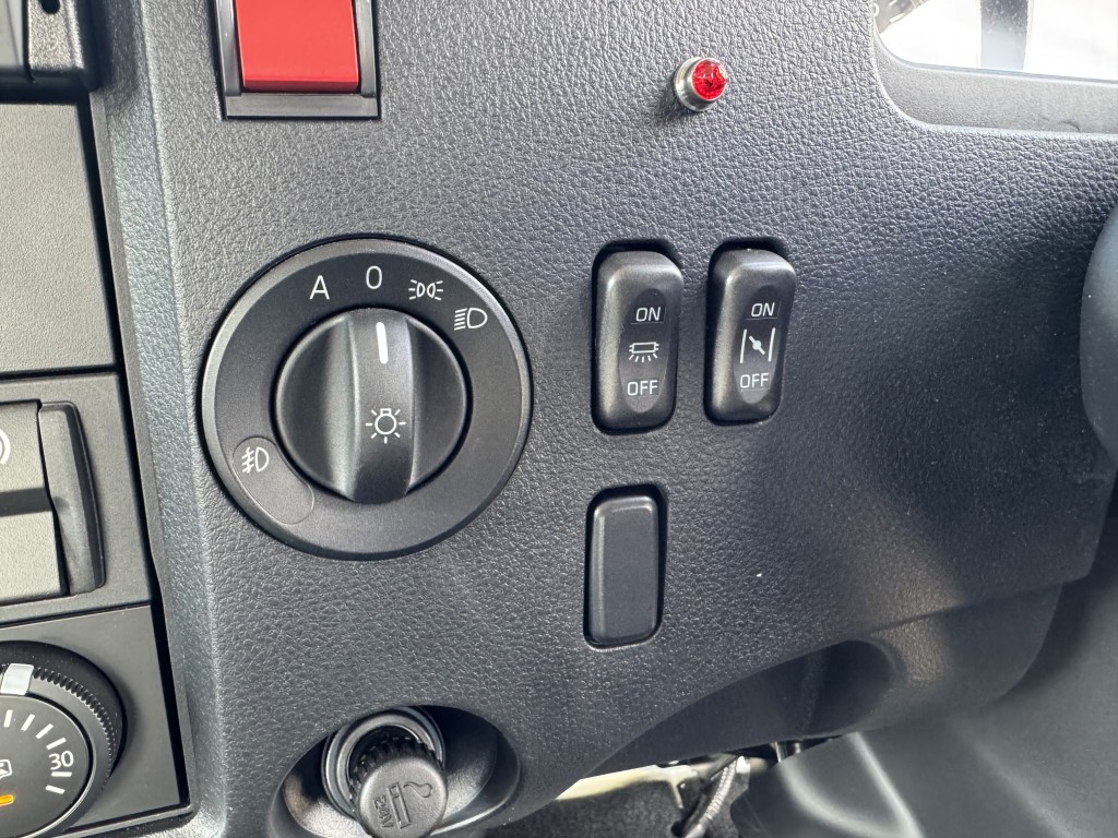 ワイド4段アルミ平ラジコン角足ユニック7.8m未使用|中古トラックの販売・買取・査定のアイナビ