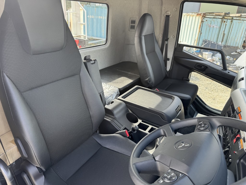 ワイド4段アルミ平ラジコン角足ユニック7.8m未使用|中古トラックの販売・買取・査定のアイナビ