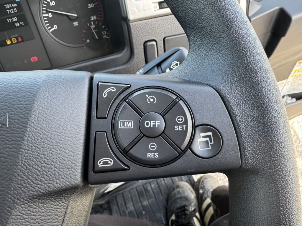 ワイド4段アルミ平ラジコン角足ユニック7.8m未使用|中古トラックの販売・買取・査定のアイナビ