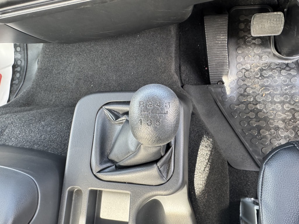 ワイド4段アルミ平ラジコン角足ユニック7.8m未使用|中古トラックの販売・買取・査定のアイナビ