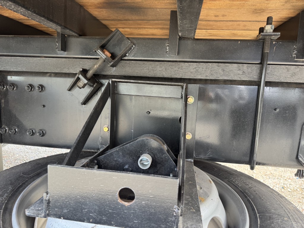 ワイド4段アルミ平ラジコン角足ユニック7.8m未使用|中古トラックの販売・買取・査定のアイナビ