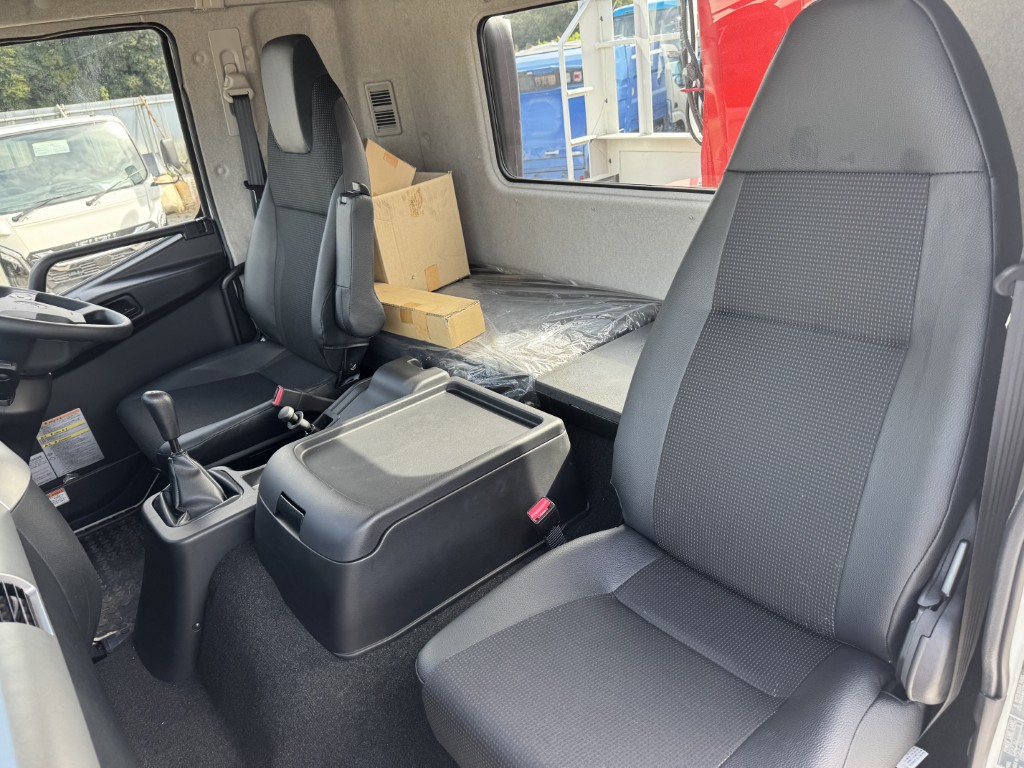 ワイド4段アルミ平ラジコン角足ユニック7.8m未使用|中古トラックの販売・買取・査定のアイナビ