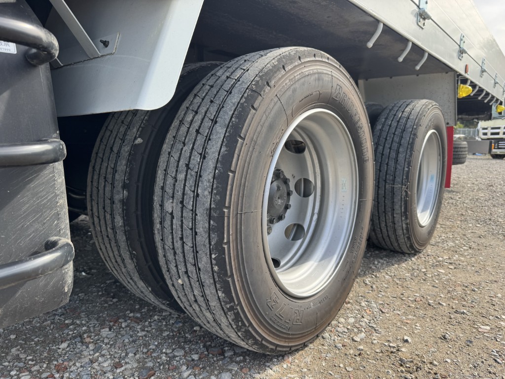 ワイド4段アルミ平ラジコン角足ユニック7.8m未使用|中古トラックの販売・買取・査定のアイナビ