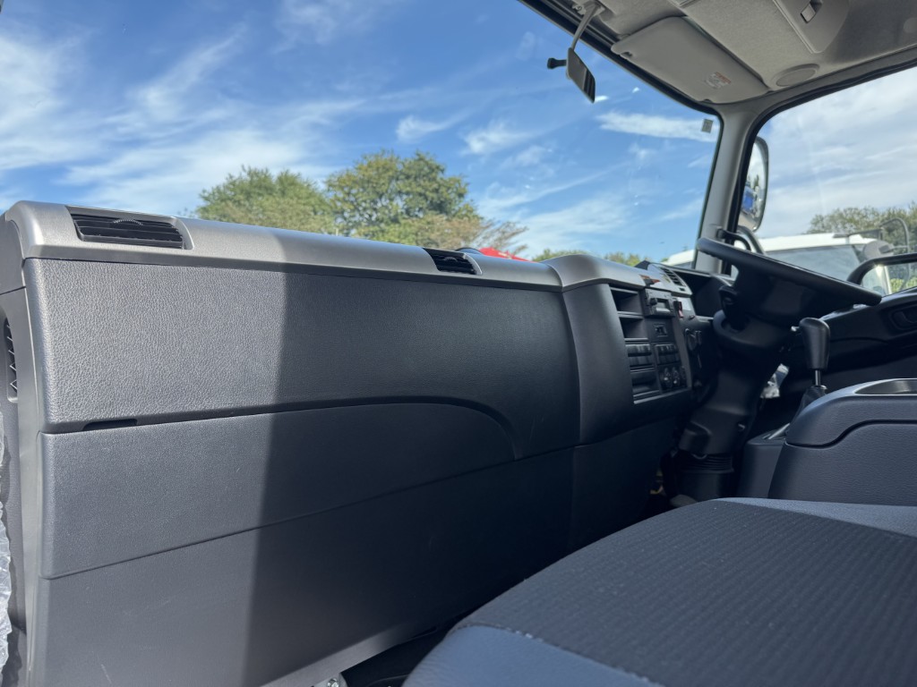 ワイド4段アルミ平ラジコン角足ユニック7.8m未使用|中古トラックの販売・買取・査定のアイナビ