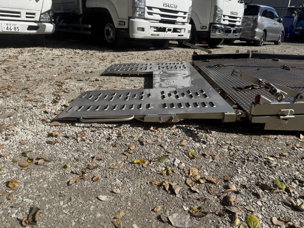 セーフティーローダーカスタム新品エンジンASSY交換|中古トラックの販売・買取・査定のアイナビ