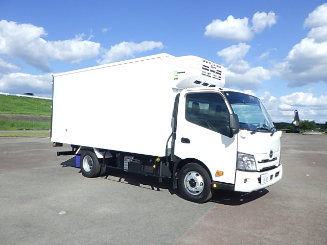 日野 令和7年式 冷凍バン 車検付き|中古トラックの販売・買取・査定のアイナビ