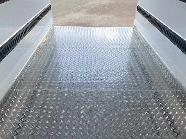 日野 令和7年式 冷凍バン 車検付き|中古トラックの販売・買取・査定のアイナビ