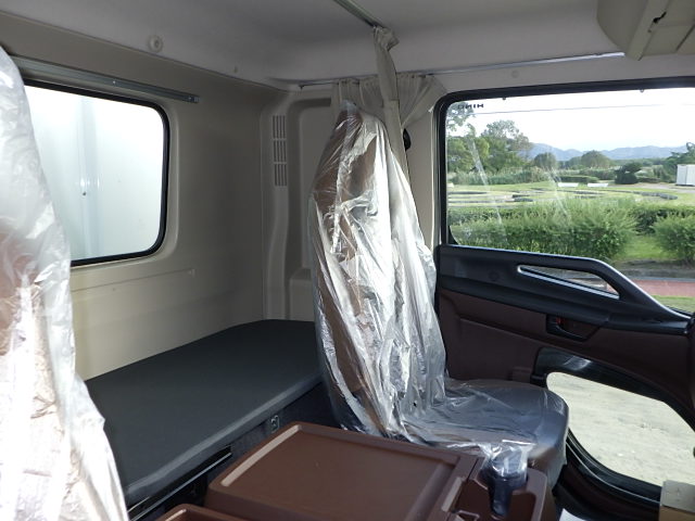 日野 令和7年式 格納ゲート付き冷凍バン 車検付き|中古トラックの販売・買取・査定のアイナビ