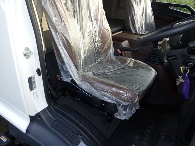 日野 令和7年式 格納ゲート付き冷凍バン 車検付き|中古トラックの販売・買取・査定のアイナビ