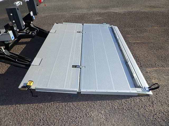 日野 令和7年式 格納ゲート付き冷凍バン 車検付き|中古トラックの販売・買取・査定のアイナビ