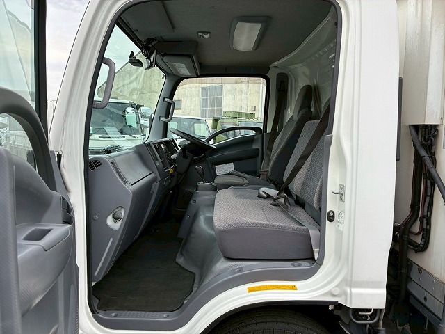 ワンオーナーワイドロング東プレR404AスムーサーAT4t8t|中古トラックの販売・買取・査定のアイナビ