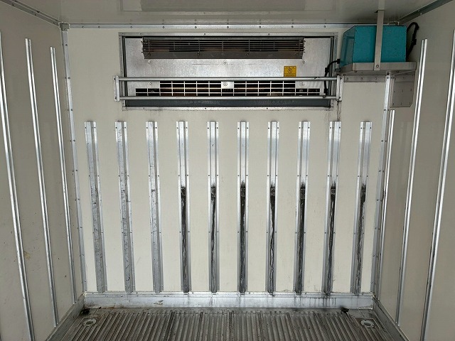 ワンオーナーワイドロング東プレR404AスムーサーAT4t8t|中古トラックの販売・買取・査定のアイナビ