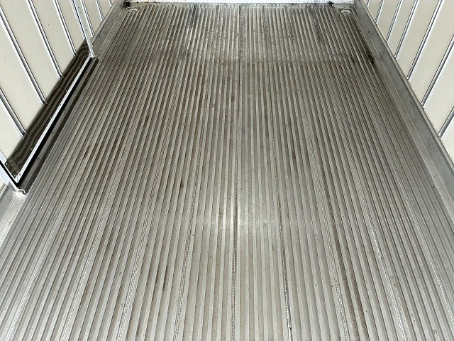 ワンオーナーワイドロング東プレR404AスムーサーAT4t8t|中古トラックの販売・買取・査定のアイナビ