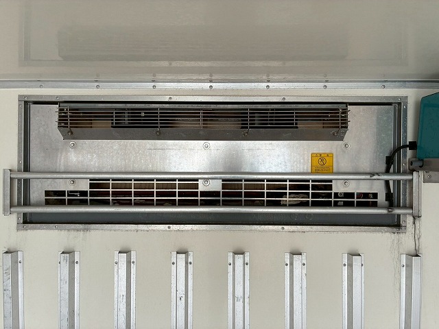 ワンオーナーワイドロング東プレR404AスムーサーAT4t8t|中古トラックの販売・買取・査定のアイナビ