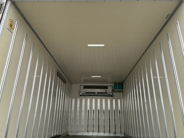 ワンオーナーワイドロング東プレR404AスムーサーAT4t8t|中古トラックの販売・買取・査定のアイナビ