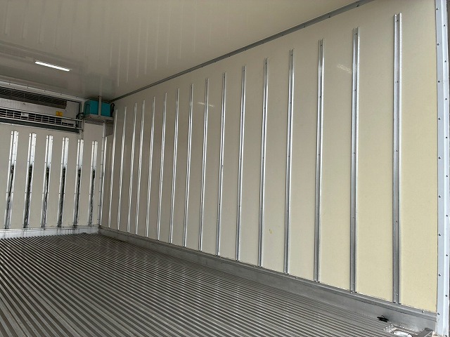 ワンオーナーワイドロング東プレR404AスムーサーAT4t8t|中古トラックの販売・買取・査定のアイナビ