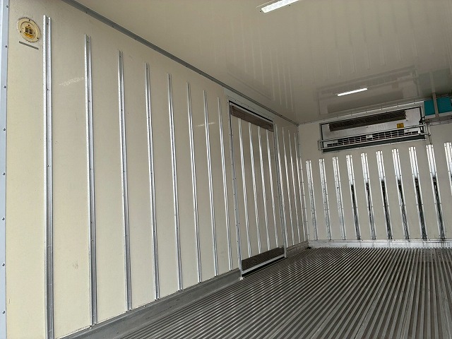 ワンオーナーワイドロング東プレR404AスムーサーAT4t8t|中古トラックの販売・買取・査定のアイナビ