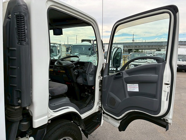 ワンオーナーワイドロング東プレR404AスムーサーAT4t8t|中古トラックの販売・買取・査定のアイナビ