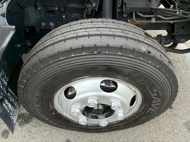 ワンオーナーワイドロング東プレR404AスムーサーAT4t8t|中古トラックの販売・買取・査定のアイナビ