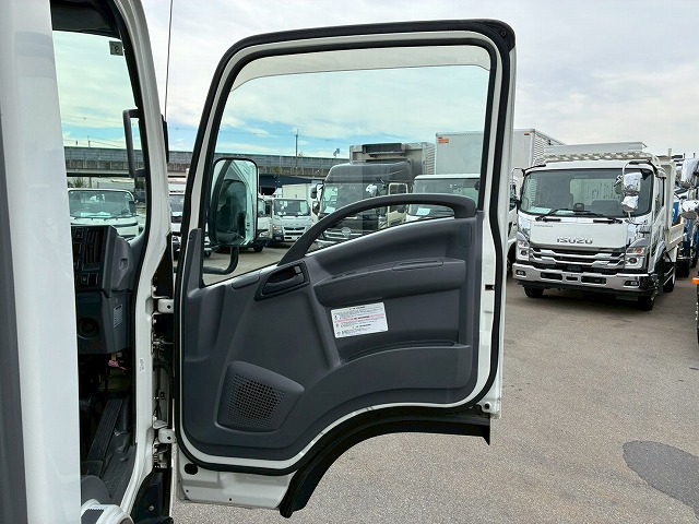 ワンオーナーワイドロング東プレR404AスムーサーAT4t8t|中古トラックの販売・買取・査定のアイナビ