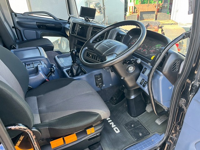 3軸1デフ★KS-!★スス焼き不要★エンジンリターダ★7速MT|中古トラックの販売・買取・査定のアイナビ