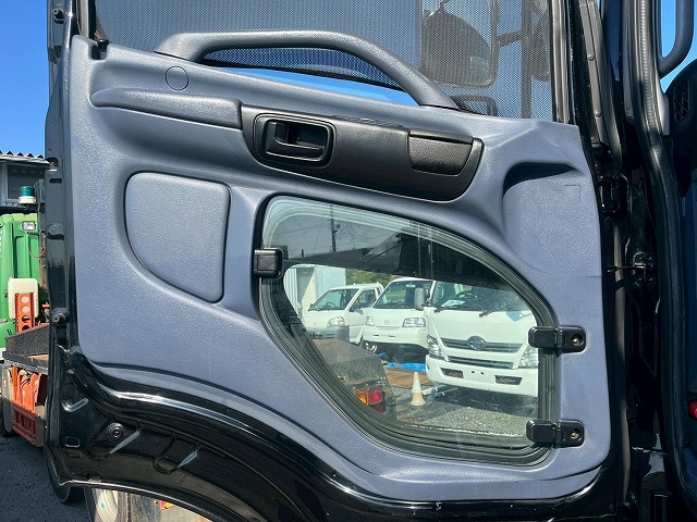 3軸1デフ★KS-!★スス焼き不要★エンジンリターダ★7速MT|中古トラックの販売・買取・査定のアイナビ