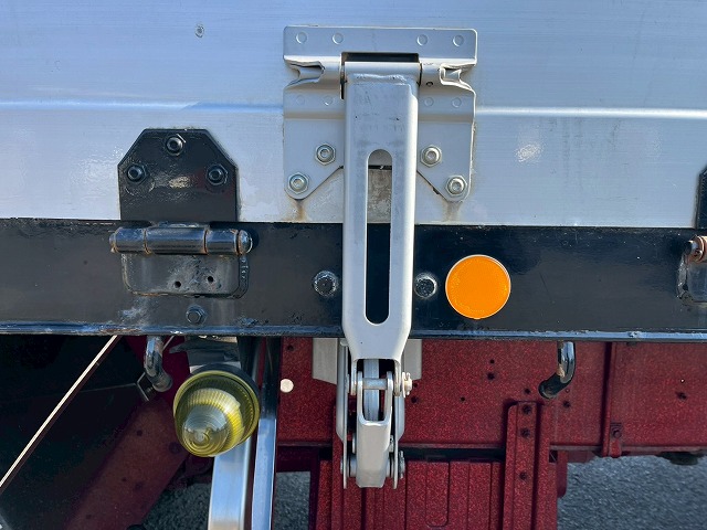 3軸1デフ★KS-!★スス焼き不要★エンジンリターダ★7速MT|中古トラックの販売・買取・査定のアイナビ