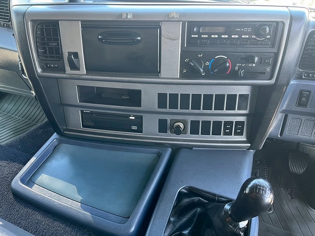 3軸1デフ★KS-!★スス焼き不要★エンジンリターダ★7速MT|中古トラックの販売・買取・査定のアイナビ