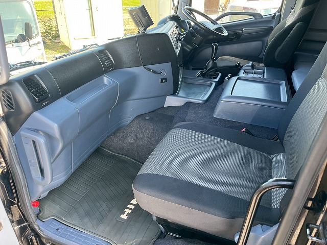 3軸1デフ★KS-!★スス焼き不要★エンジンリターダ★7速MT|中古トラックの販売・買取・査定のアイナビ