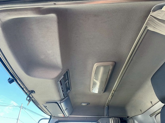 3軸1デフ★KS-!★スス焼き不要★エンジンリターダ★7速MT|中古トラックの販売・買取・査定のアイナビ