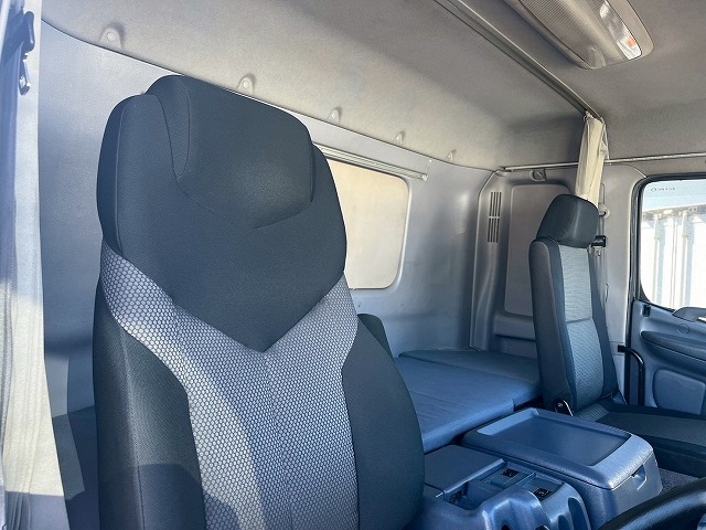 3軸1デフ★KS-!★スス焼き不要★エンジンリターダ★7速MT|中古トラックの販売・買取・査定のアイナビ