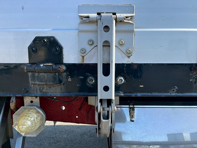 3軸1デフ★KS-!★スス焼き不要★エンジンリターダ★7速MT|中古トラックの販売・買取・査定のアイナビ